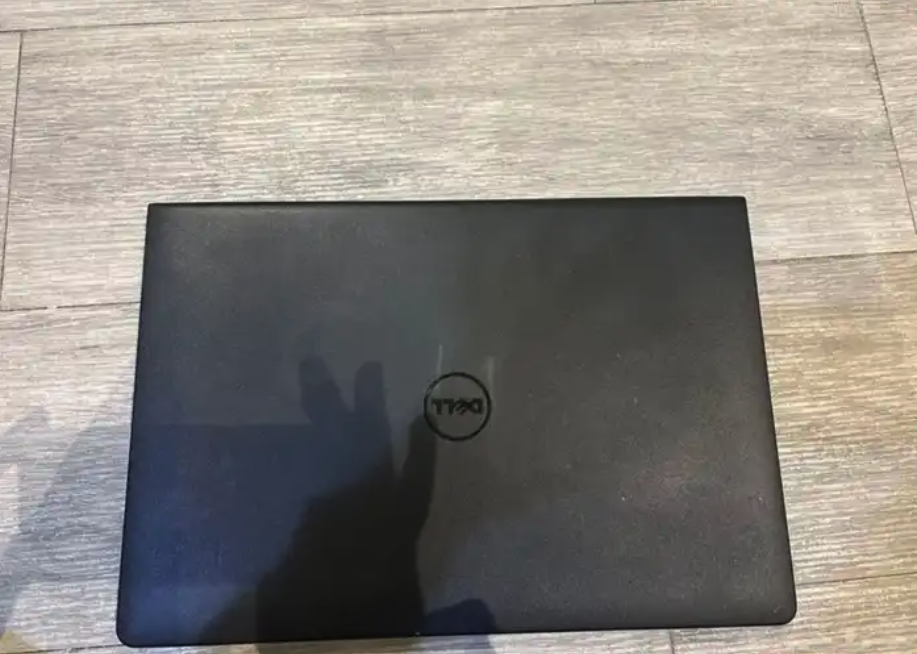 لابتوب dell نظيف