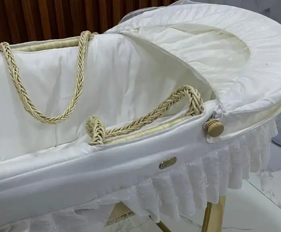 سرير مواليد