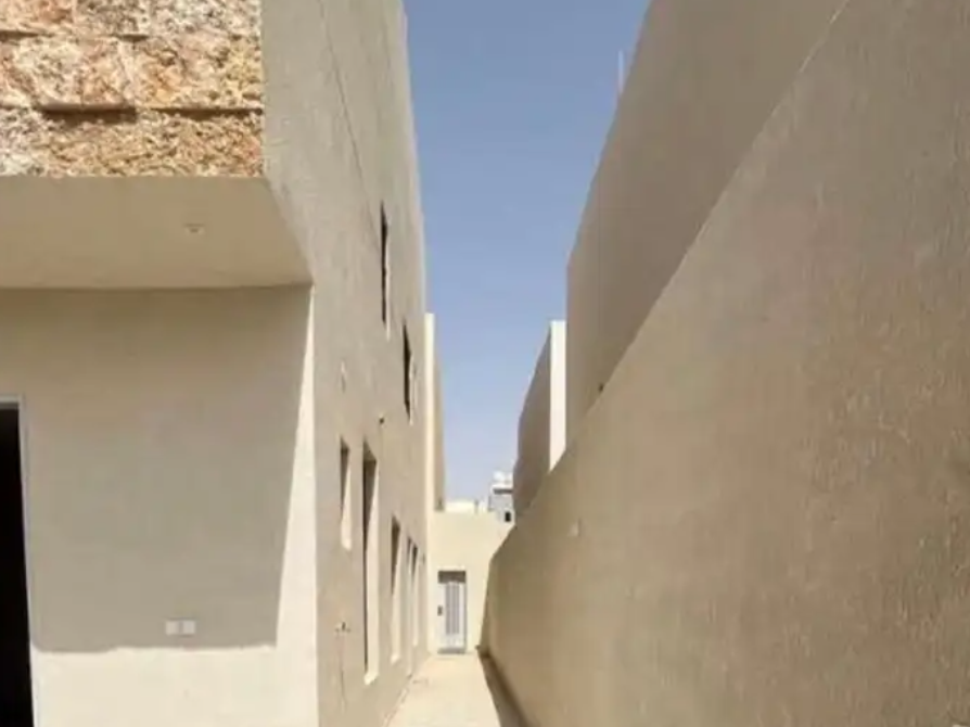 دور ارضي تقسيم وتصميم فاخر للبيع حي بدر مخطط الراية 570الف