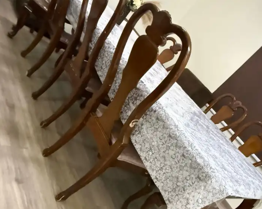 طاولة طعام
