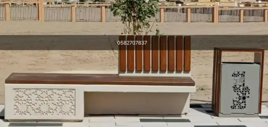 حاويات نفايات وكراسي خرسانية