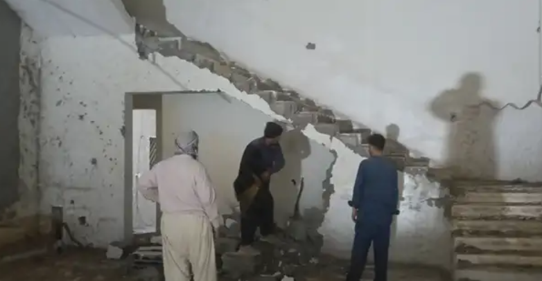 عمال تكسير جدران وارضه تنزيب ومباني وليثه حائل