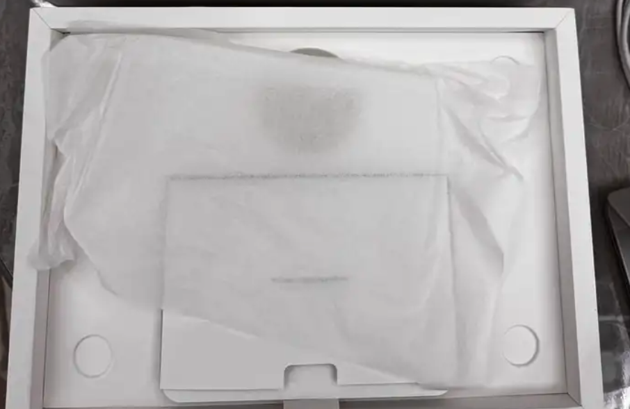 ماكبوك برو 2023 M3 Pro نظيف جداً ضمان AppleCare