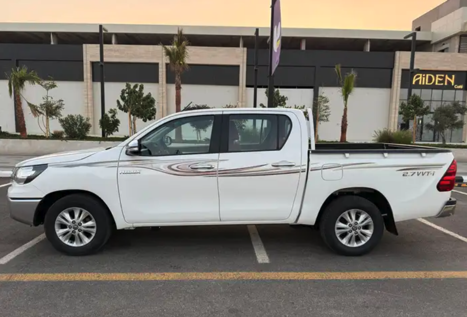 هايلوكس 2016 فل كامل قير عادي ( الساير ) بنزين