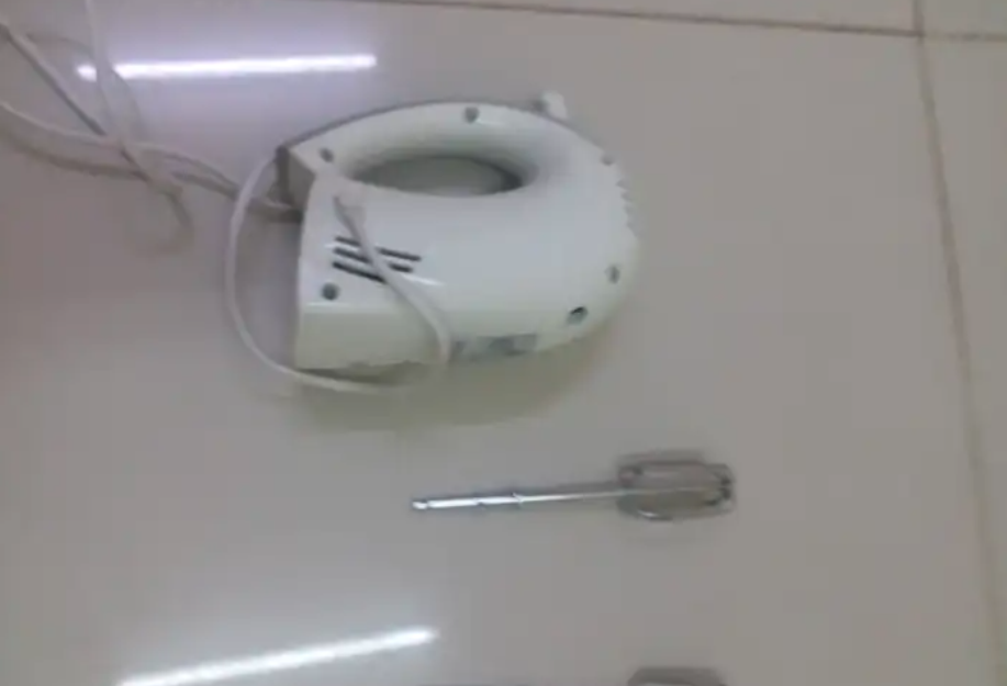 مضرب كهربائي جديد السيف