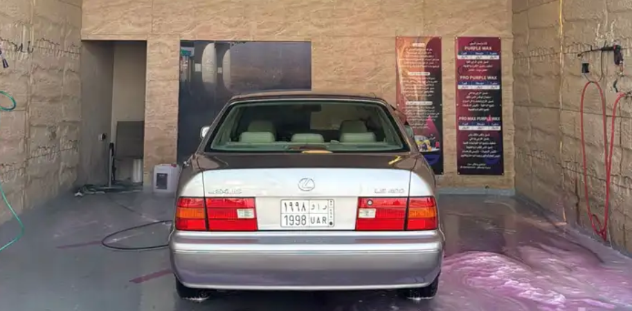 لكزس 400 مخزن 1998 ممشى 157 الف سعودي 3 مالك