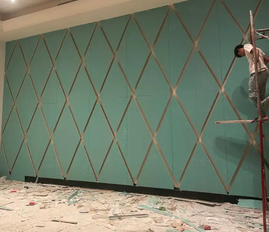 ديكورات ومقاولات تصاميم ناعمه وجميلة عوازل صوتيه ديكورات