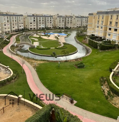 اي فيلا روف 235م + 80م حديقة نصف تشطيب تطل علي بحيرة ماونتن فيو هايد بارك Mountain view hyde park