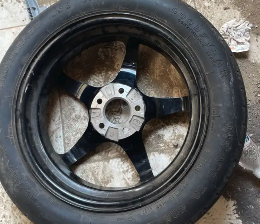 للبيع استبنة اسبير صغير للكاديلاك