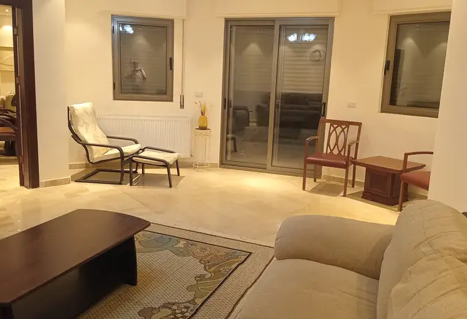 شقة طابقية مفروشة - 3 غرف - ايجار سنوي أو شهري - من المالك مباشرة