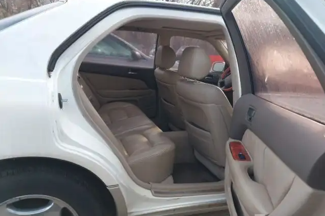 مزاد قادم لكزس LS400 موديل 2000