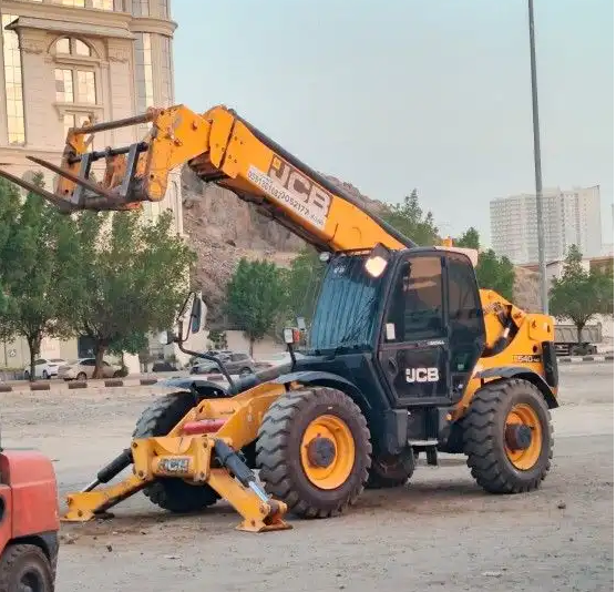 رافعات شوكية للايجار يومي شهري