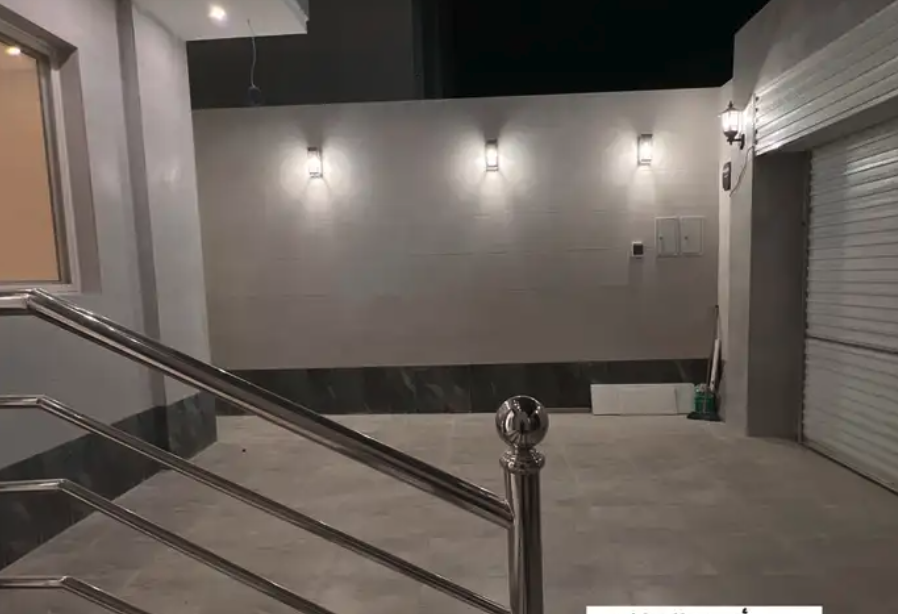 للبيع فله سكنيه - مساحة الارض 300 متر ( بناء شخصي )