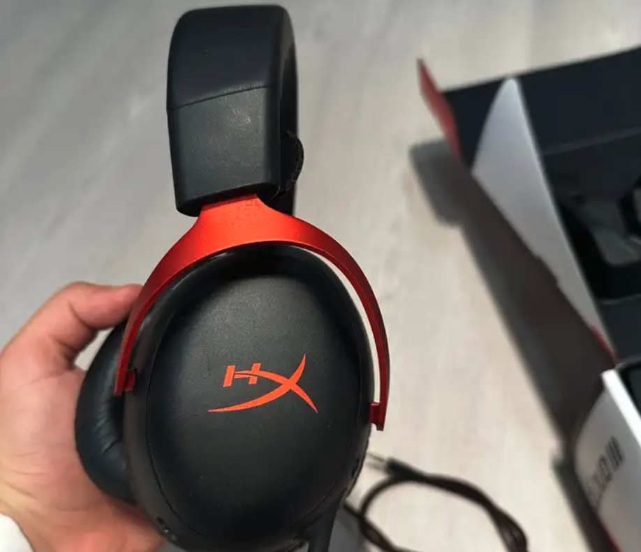 للبيع سماعة هايبر إكس كلاود 3 جديدة (HyperX Cloud III)