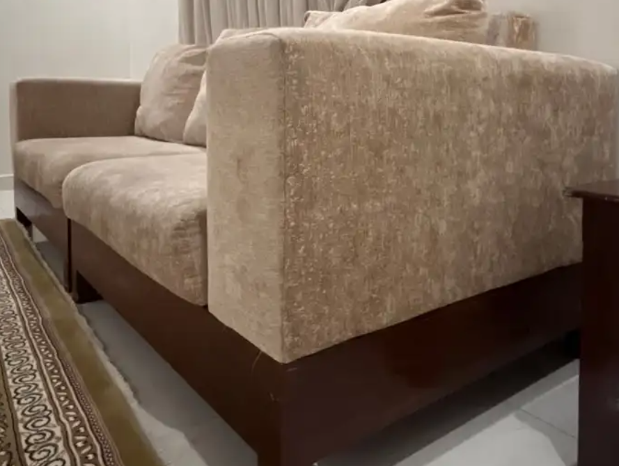 كنب للبيع ملاحظه بسيطه فيه بس