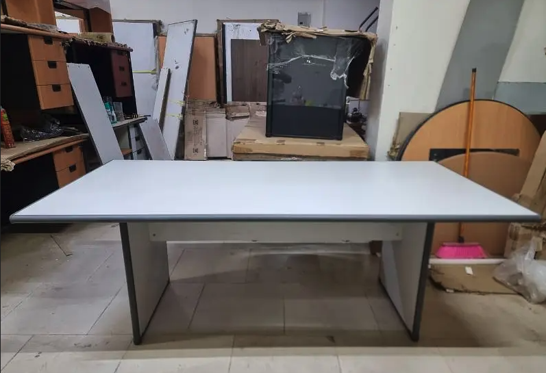 تشكيلة ممتازة من الاثاث المكتبى المستورد وتبدا الاسعار من 3000