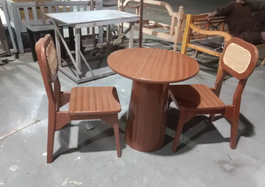 حسين للدهانات الخشبيه والنجارة