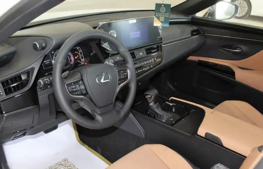 لكزس-ES250 AA-خليجي-2025-جناح-تشغيل عن بعد-ازياق جانبيه