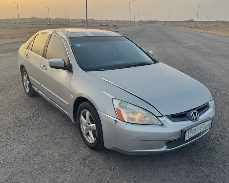 هوندا اكورد 2004 فضي مستعمل