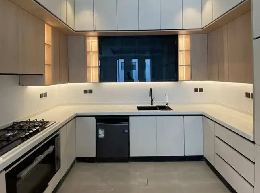 فني مطابخ المونيوم