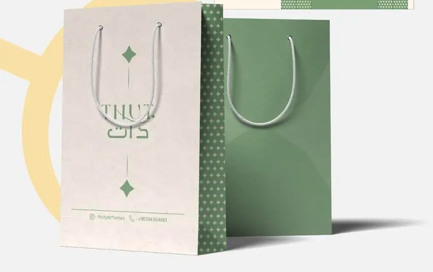 مصممة جرافيك