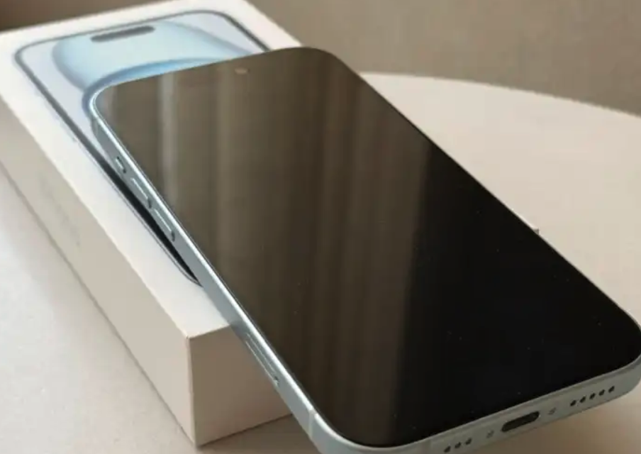 ايفون 15 العادي 256