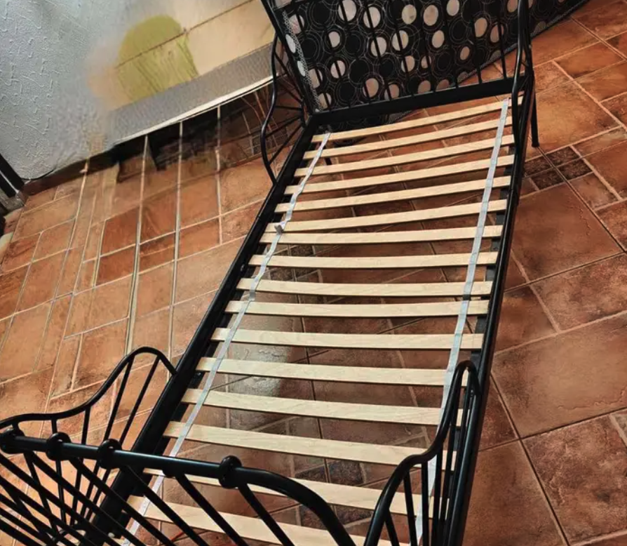 سرير ايكيا قابل للتمدد 200سم 80سم نظيف جدا