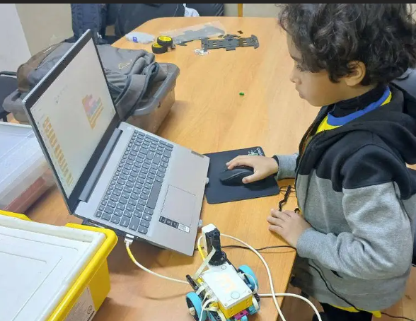 تعليم برمجة وذكاء اصطناعي والكترونيات من الصفر