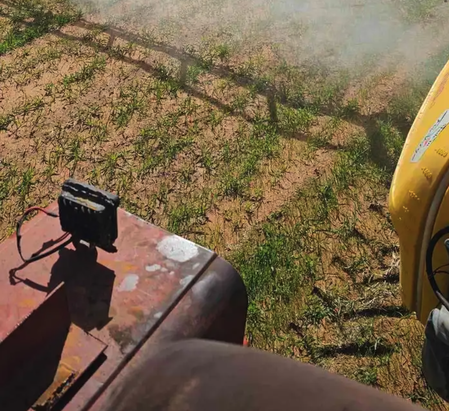 معدات زراعية للايجار مرشة لبانة بزاره نثارة حراثة ايجار