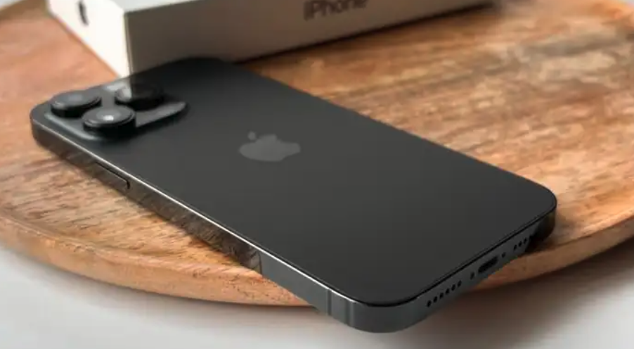 ايفون 14 برو ماكس جديد بطاريه 93..اسود