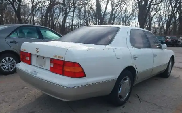 مزاد قادم لكزس LS400 موديل 2000