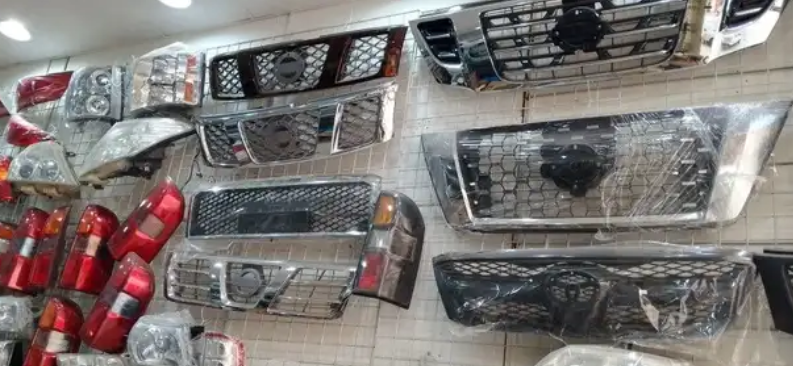 قطع نيسان باترول فتك وبلاتينيوم صدامات ورفارف ولحيه شبك شمعا