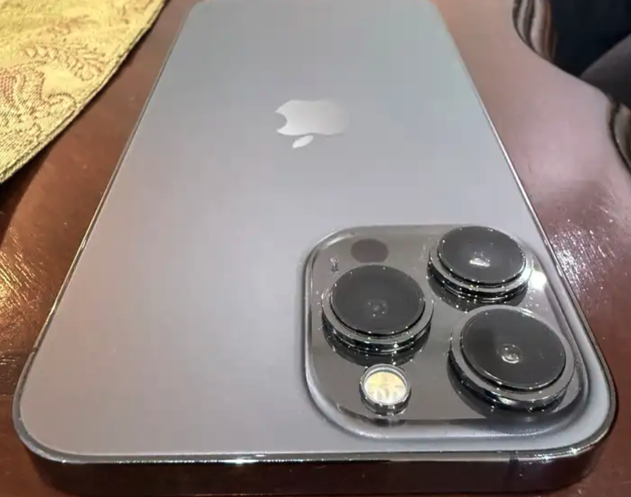 ايفون 13 برو ماكس 512 مع هدية