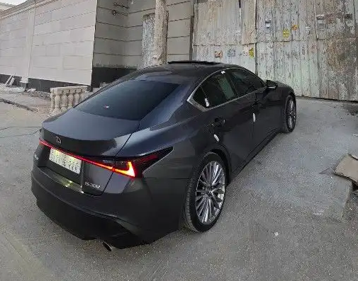 لكزس is300 2023 ممشى 23 الف