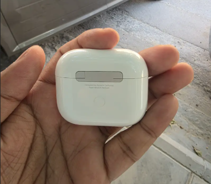 Iphone 11 64gb with 80%battery life and Airpods 3rd gen
