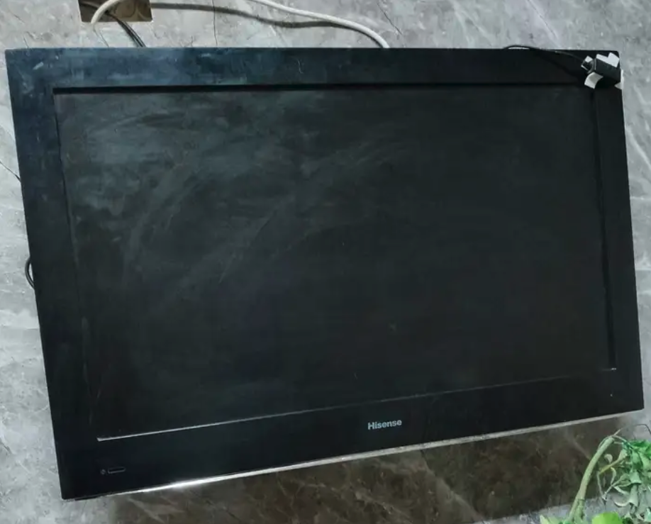 شاشه جديده نظيفه للبيع لاعلى سوم