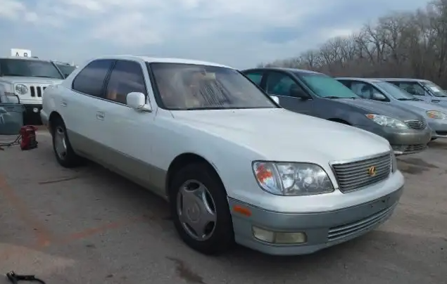 مزاد قادم لكزس LS400 موديل 2000