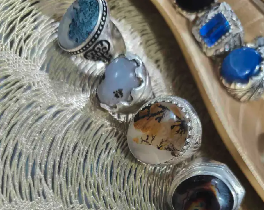 مزاد خواتم واحجار نوادر