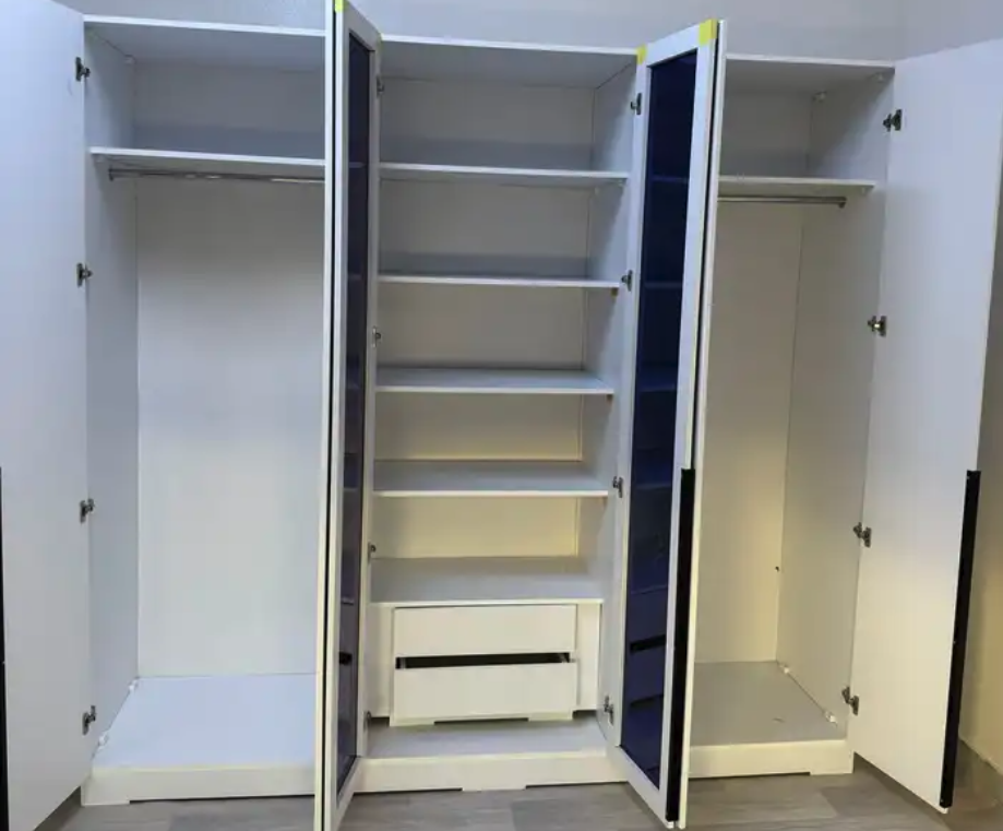 دولاب ملابس جديد مااستخدم سبب البيع النقل خارج المنطقه
