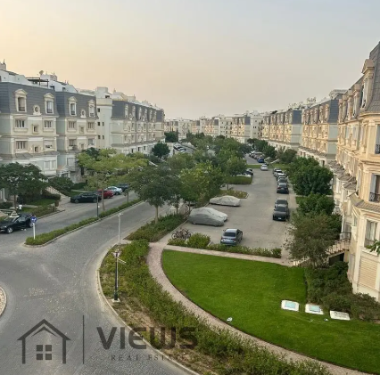 اي فيلا روف 235م + 80م حديقة نصف تشطيب تطل علي بحيرة ماونتن فيو هايد بارك Mountain view hyde park