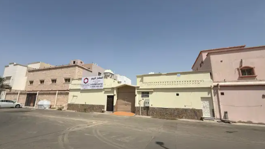 استراحة أرض سكنية للبيع في موقع حيوي واستراتيجي