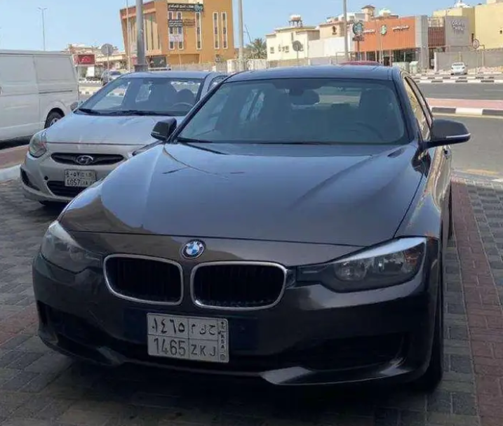 BMW 320i ممشى قليل يرجى التواصل واتس اب الرقم في الاعلان