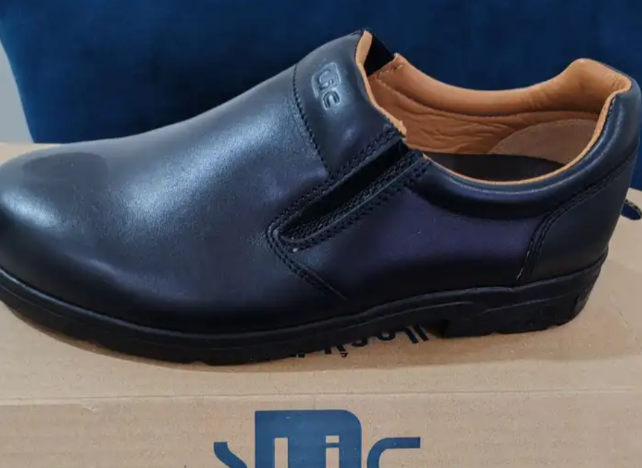 جزمة سلامة 200 ريال ( CAT ( safety shoes