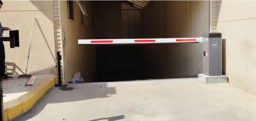 بوابة دخول سيارات بوابة مواقف سيارات