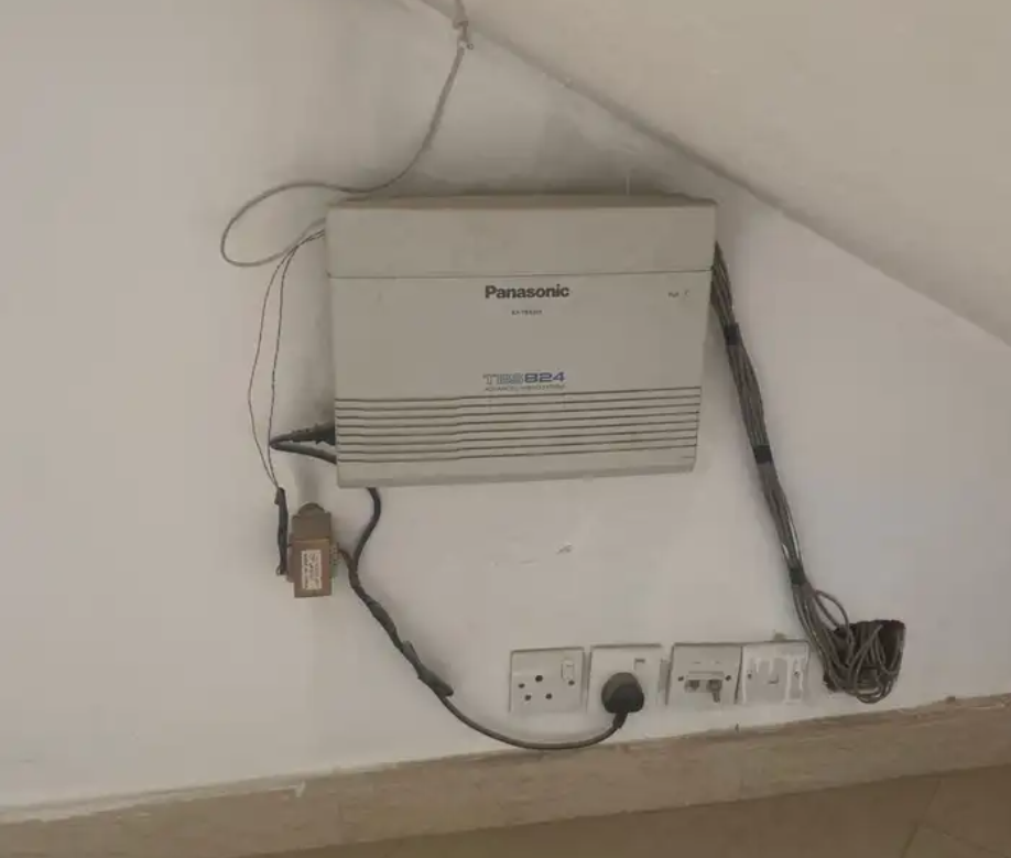 بيع مستعجل 8 كميرا مراقبة مع جهازهم وجهاز سيرفر مستخدمين