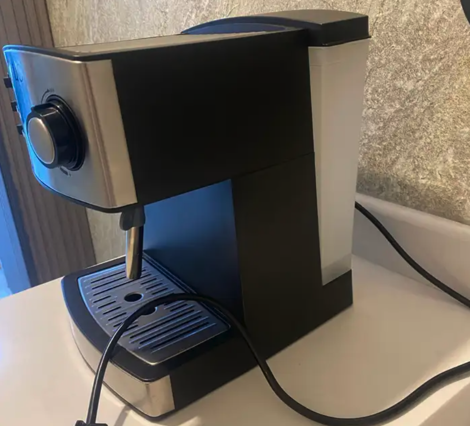 مكينة قهوة جديده نظيفة استعمال يوم واحد بس السعر198