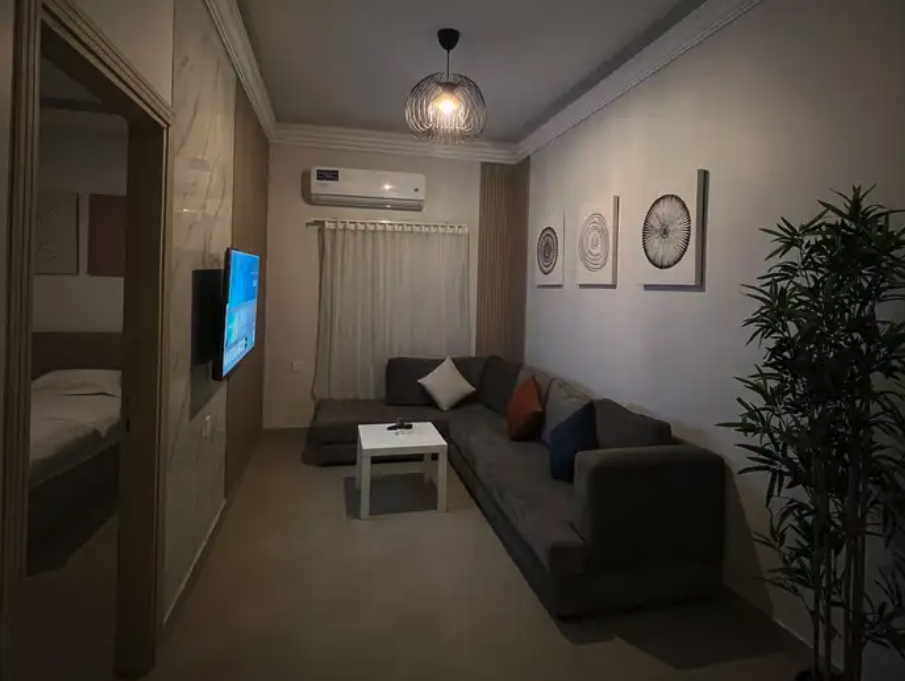 غرفة وصالة مؤثثة وجاهزة للايجار الشهري