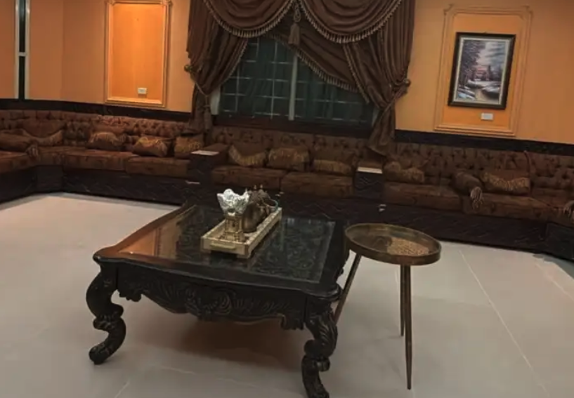 كنب للبيع نظيف جدا لا كسر ولا شي