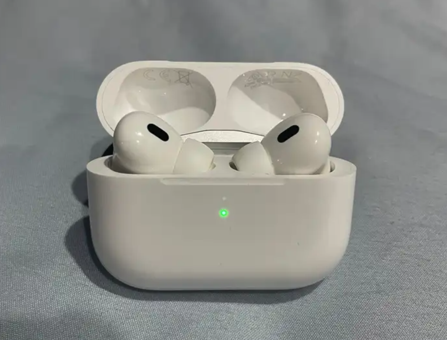 سماعة ابل AirPods Pro 2
