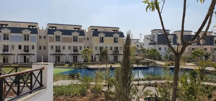 فيلا للبيع 325 م استلام فوري 90% تشطيب 3 ادوار موقع مميز في تشيل اوت بارك 6 اكتوبر Mountain view chillout park 6 october